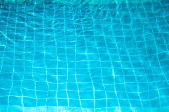 Make Pool Cleaning a Breeze: 5 Reasons to Hire Professionals